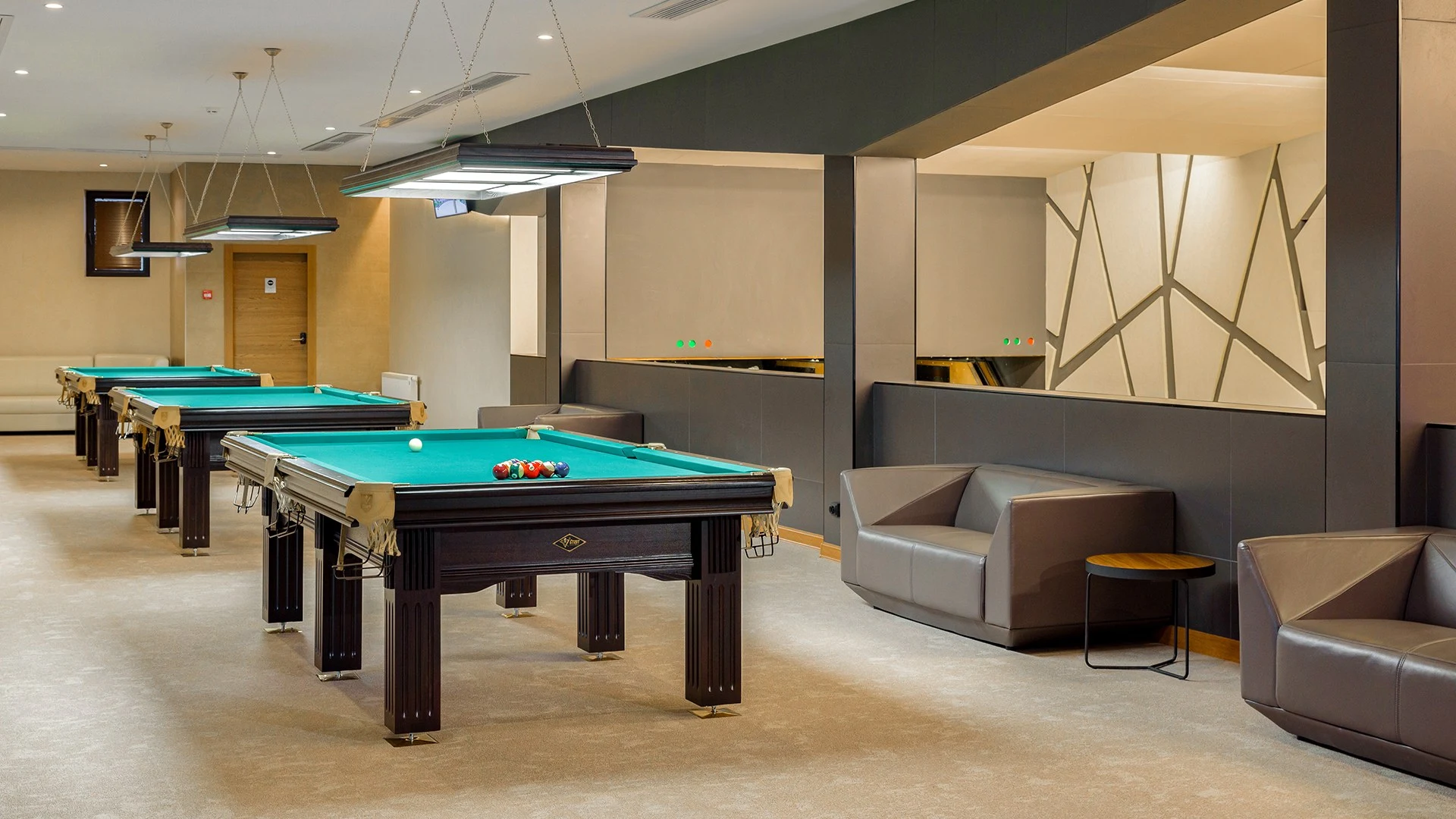 Вечерняя площадка LES Art Resort